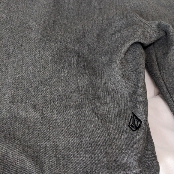 EUC Boys Volcom shorts - Picture 3 of 5